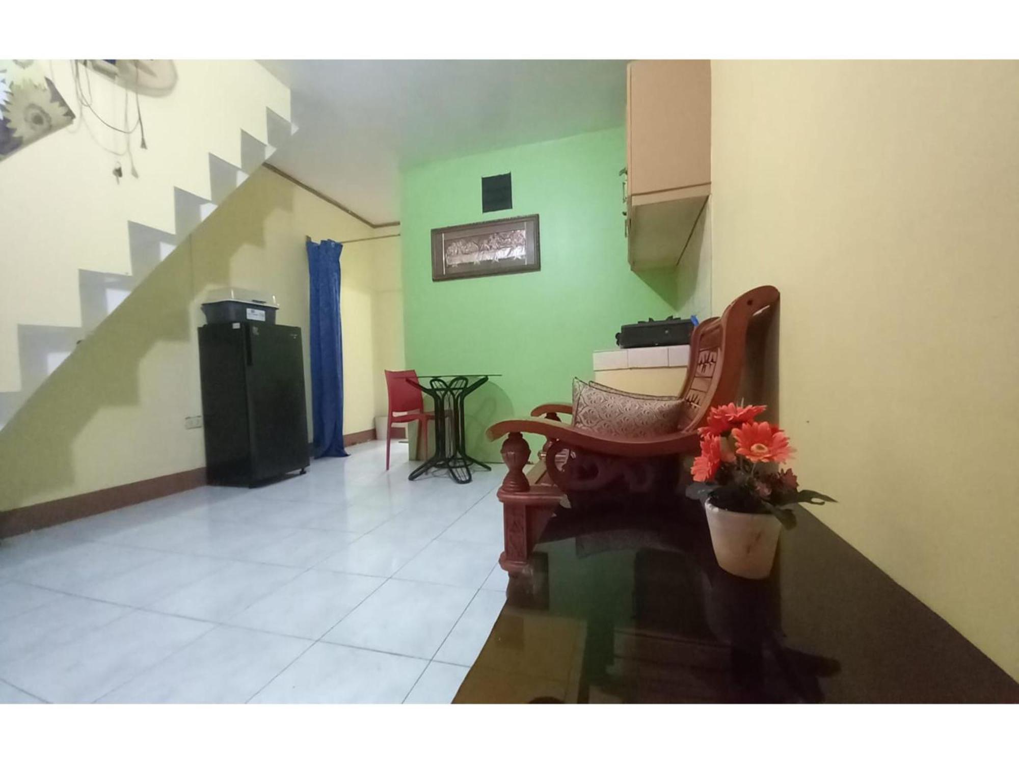 RedDoorz @ Jomckayl Apartelle Naga Buitenkant foto