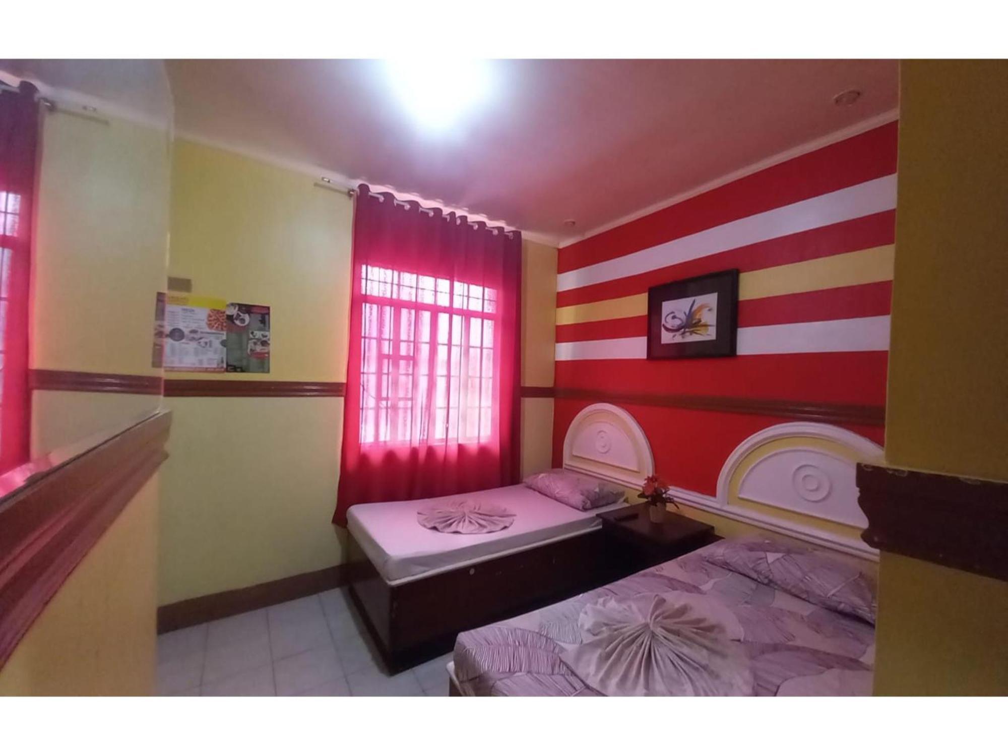 RedDoorz @ Jomckayl Apartelle Naga Buitenkant foto