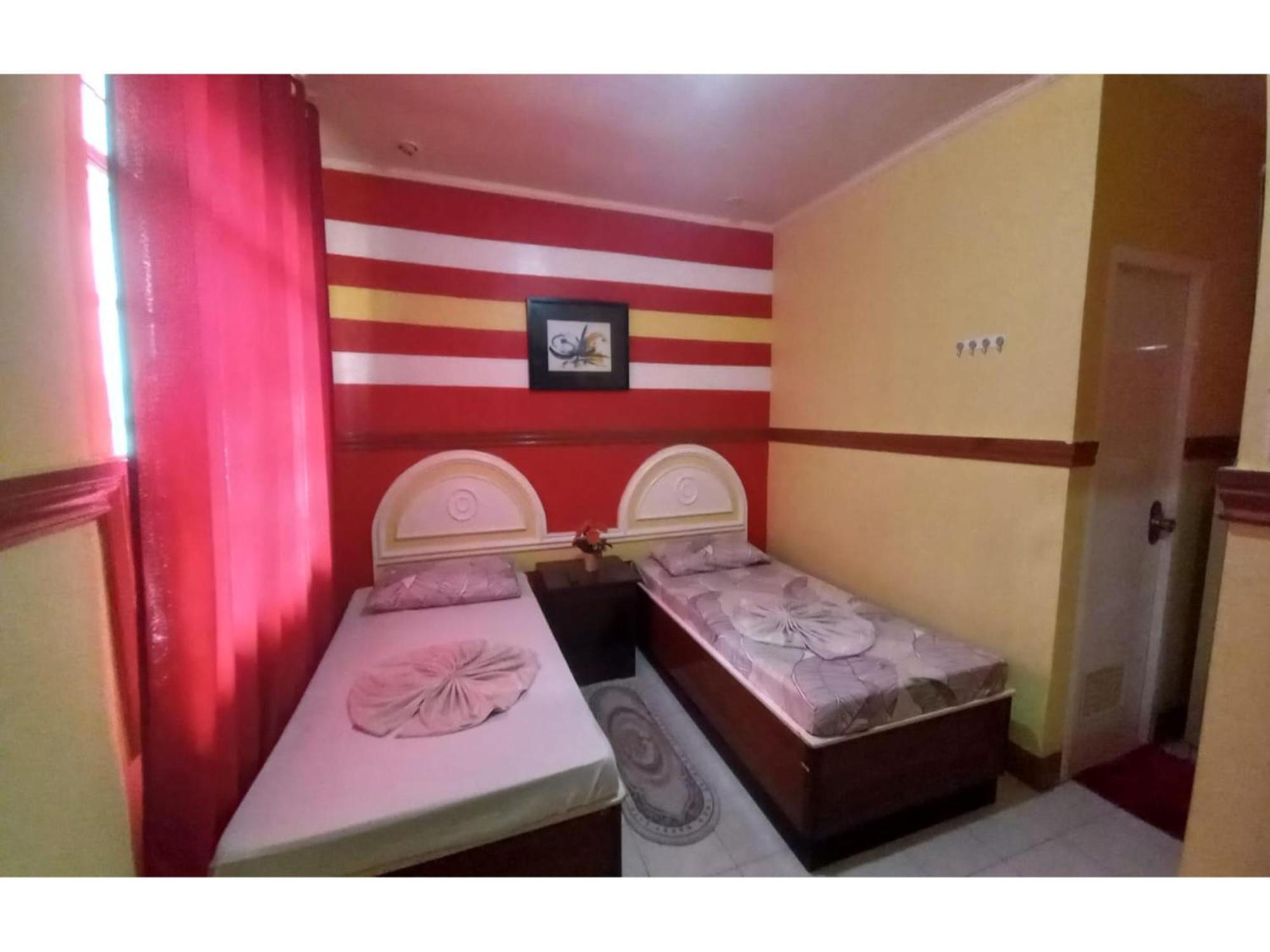 RedDoorz @ Jomckayl Apartelle Naga Buitenkant foto