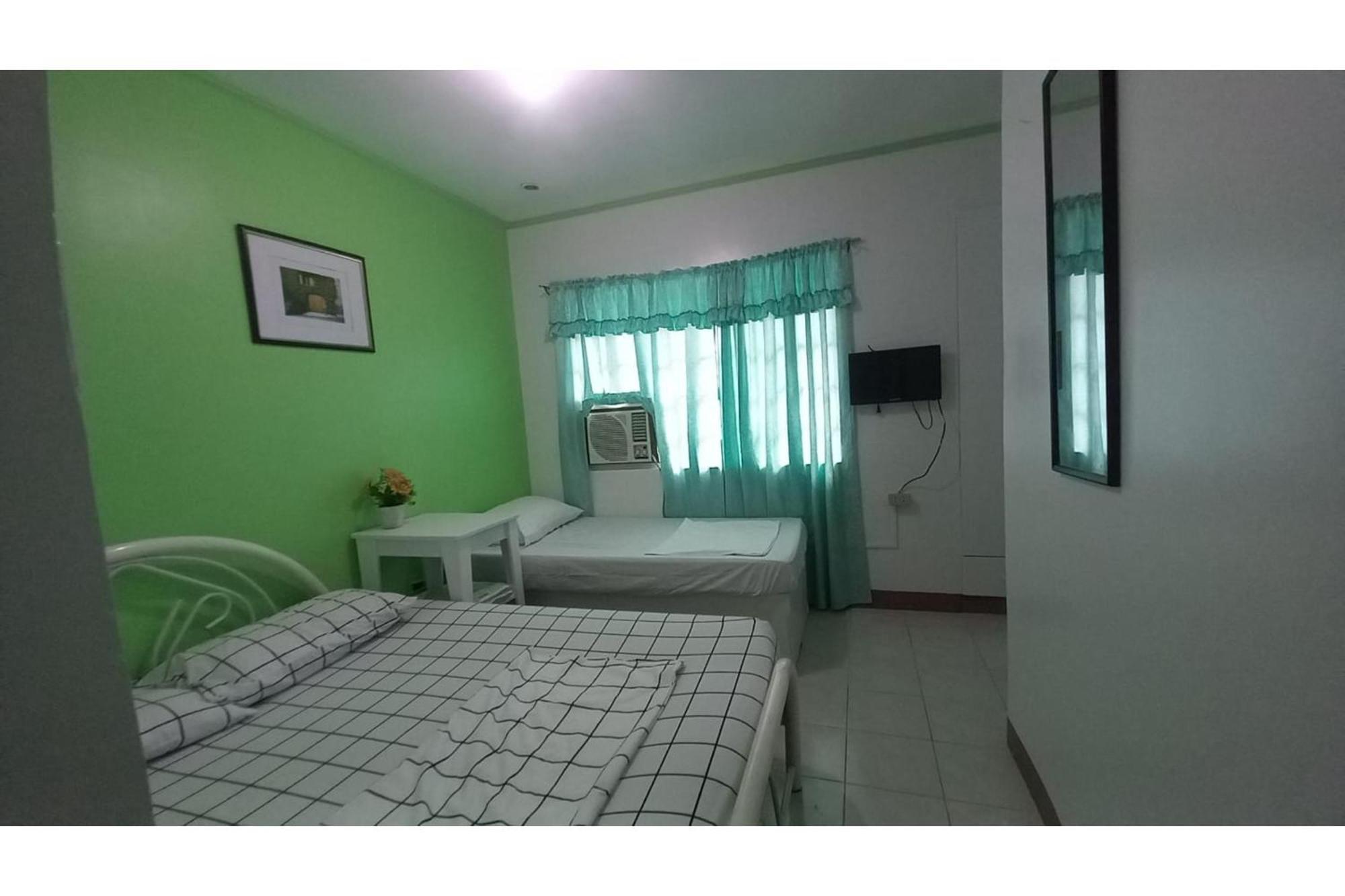 RedDoorz @ Jomckayl Apartelle Naga Buitenkant foto
