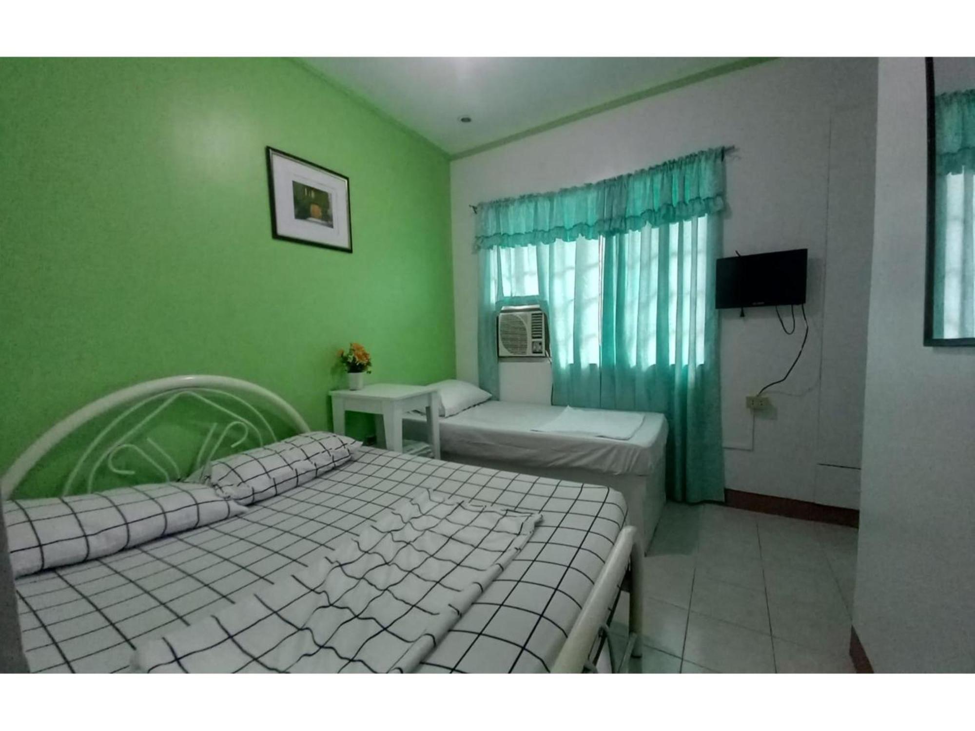 RedDoorz @ Jomckayl Apartelle Naga Buitenkant foto
