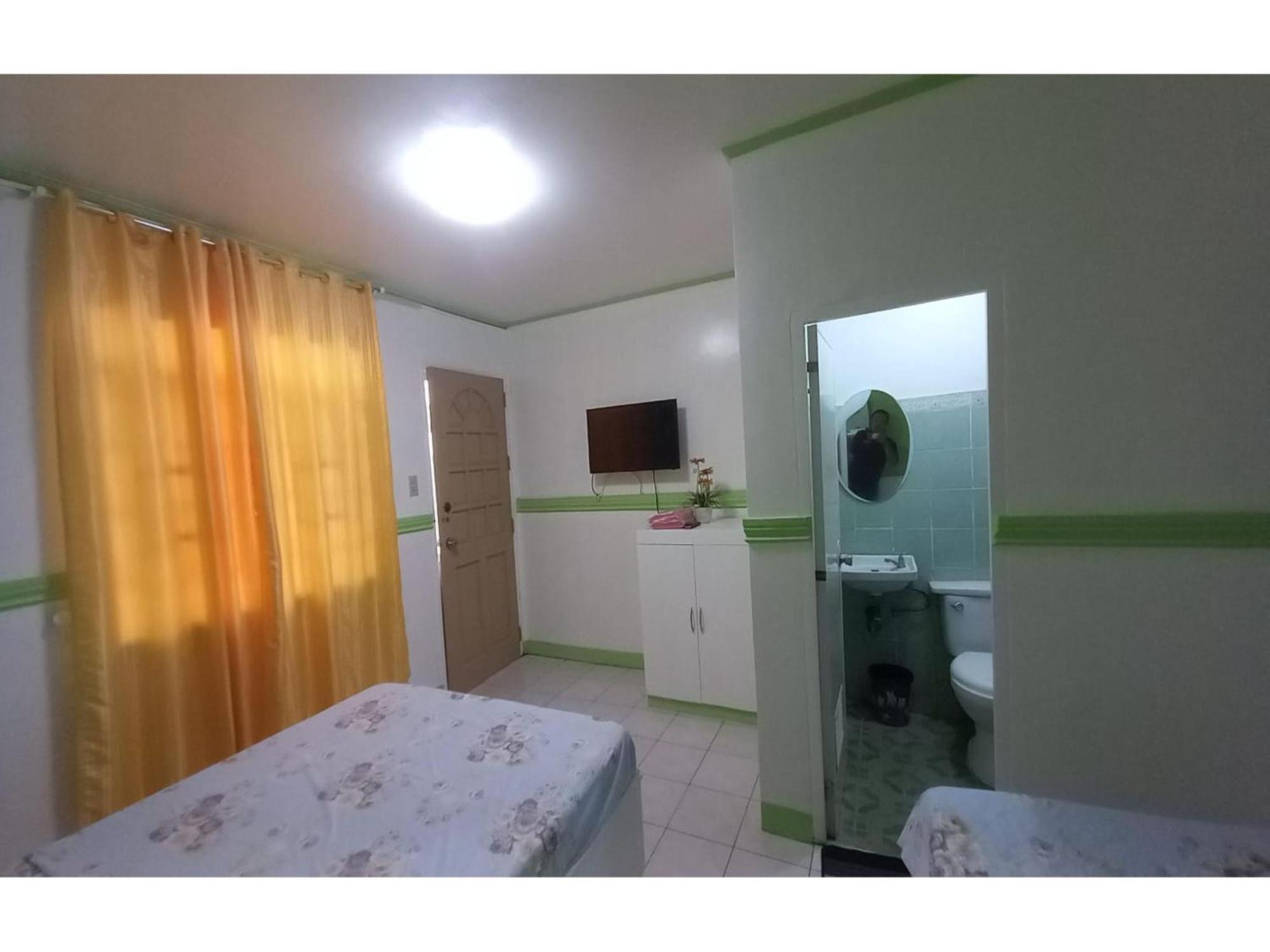 RedDoorz @ Jomckayl Apartelle Naga Buitenkant foto